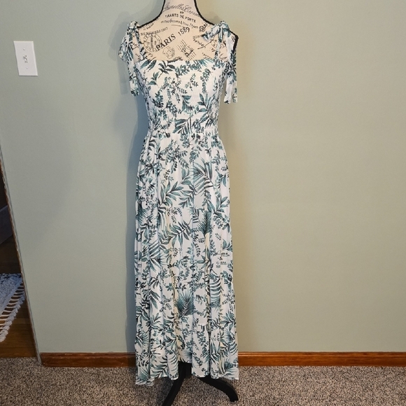 Floral Green Maxi Dress - Picture 1 of 6